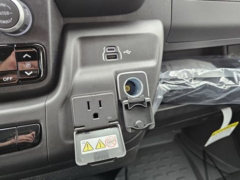 New 2025 RAM ProMaster 2500 w/ Power Group image 15