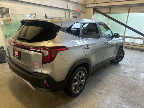 Used 2024 Kia Seltos LX AWD/4WD image 5