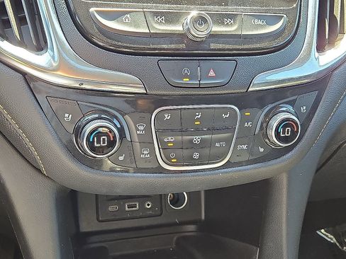Used 2022 Chevrolet Equinox Premier FWD image 31