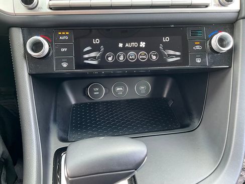 Used 2025 Genesis G70 2.5T image 42