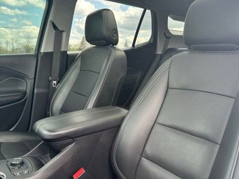 Used 2022 GMC Terrain SLT w/ GMC Pro Grade Package AWD/4WD image 39