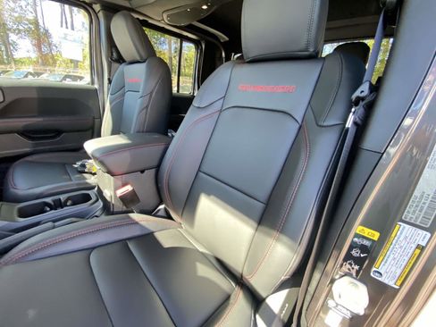 New 2025 Jeep Gladiator Rubicon image 9