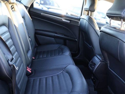 Used 2018 Ford Fusion SE w/ Fusion SE Technology Package image 15