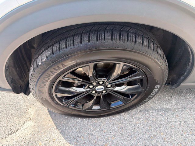 Used 2021 Ford Explorer XLT w/ Equipment Group 202A AWD/4WD image 4