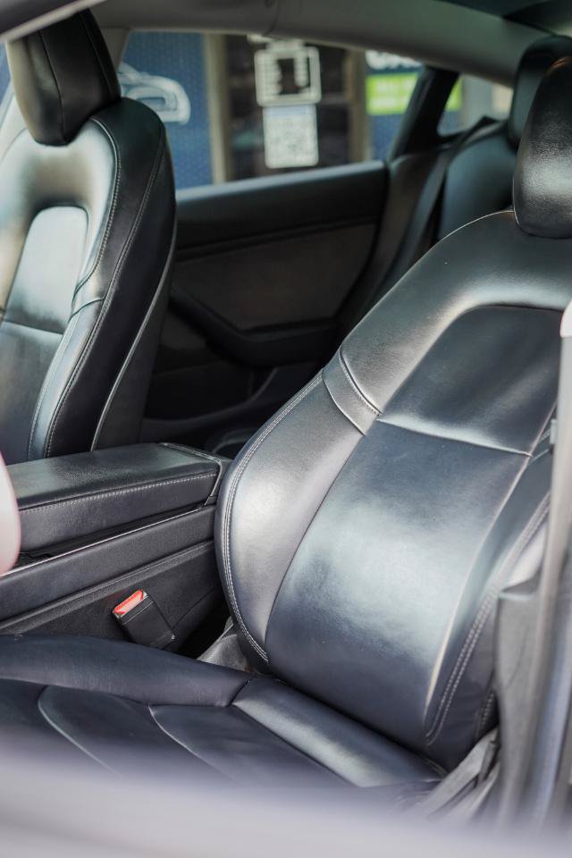 Used 2018 Tesla Model 3 Long Range RWD image 15