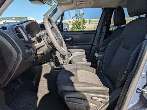 Used 2023 Jeep Renegade Latitude image 12