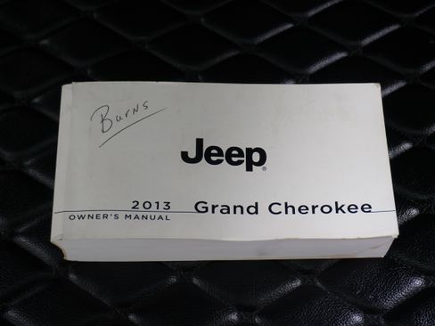 Used 2013 Jeep Grand Cherokee Limited w/ Luxury Group II image 25