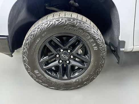 Used 2024 Chevrolet Silverado 1500 LT Trail Boss w/ Convenience Package II AWD/4WD image 8