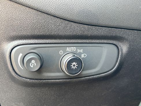Used 2018 Chevrolet Equinox LT AWD/4WD image 33