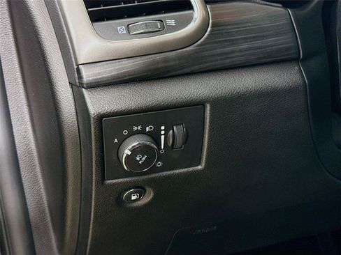 Used 2020 Jeep Grand Cherokee Laredo w/ 18" Wheel & 8.4" Radio Group AWD/4WD image 14