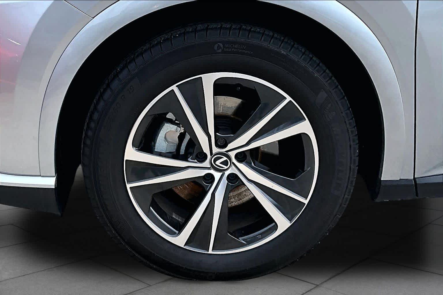 Used 2024 Lexus RX 350 Premium w/ Convenience Package FWD image 11