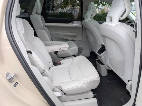 Used 2025 Volvo EX90 Ultra AWD/4WD image 17