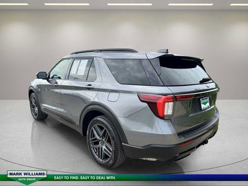 Used 2025 Ford Explorer ST-Line w/ ST-Line Street Pack AWD/4WD image 8