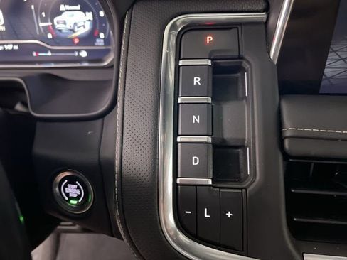 Certified 2022 GMC Yukon SLT w/ SLT Premium Package AWD/4WD image 15