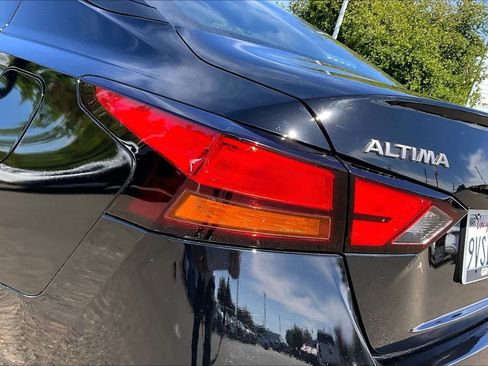 Used 2023 Nissan Altima 2.5 SV FWD image 28
