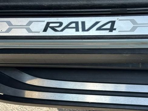 Used 2022 Toyota RAV4 XLE Premium AWD/4WD image 39