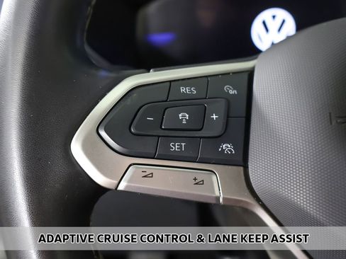 Used 2024 Volkswagen Taos SE AWD/4WD image 3