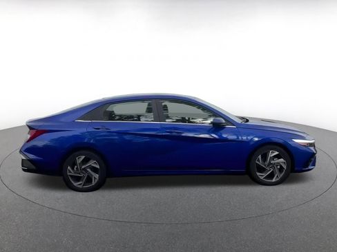 Used 2025 Hyundai Elantra SEL image 16