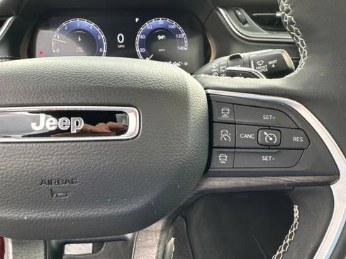 Used 2025 Jeep Grand Cherokee L Limited AWD/4WD image 39