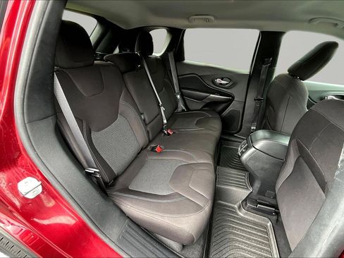 Used 2020 Jeep Cherokee Latitude w/ Cold Weather Group FWD image 25
