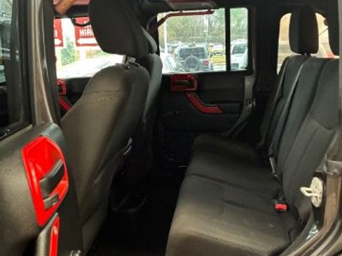 Used 2018 Jeep Wrangler Unlimited Sport w/ Connectivity Group AWD/4WD image 25