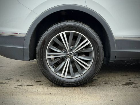 Used 2024 Volkswagen Tiguan SE AWD/4WD image 28