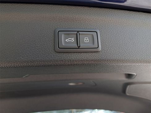 New 2025 Audi Q3 2.0T Premium image 32