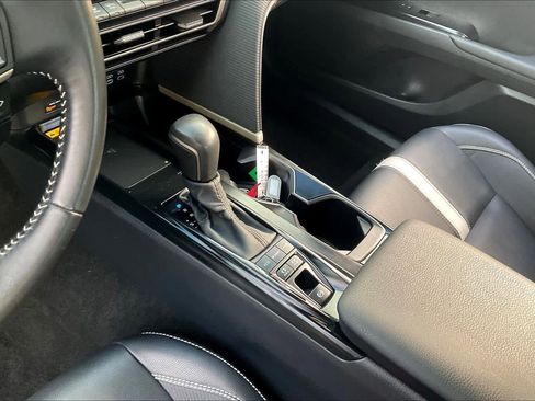 Used 2025 Toyota Camry SE FWD image 16