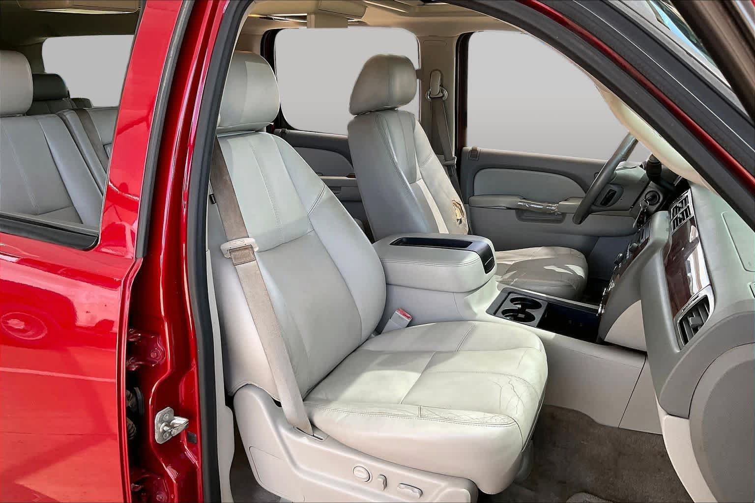 Used 2013 GMC Yukon XL SLT w/ SLT-2 Equipment Package AWD/4WD image 10