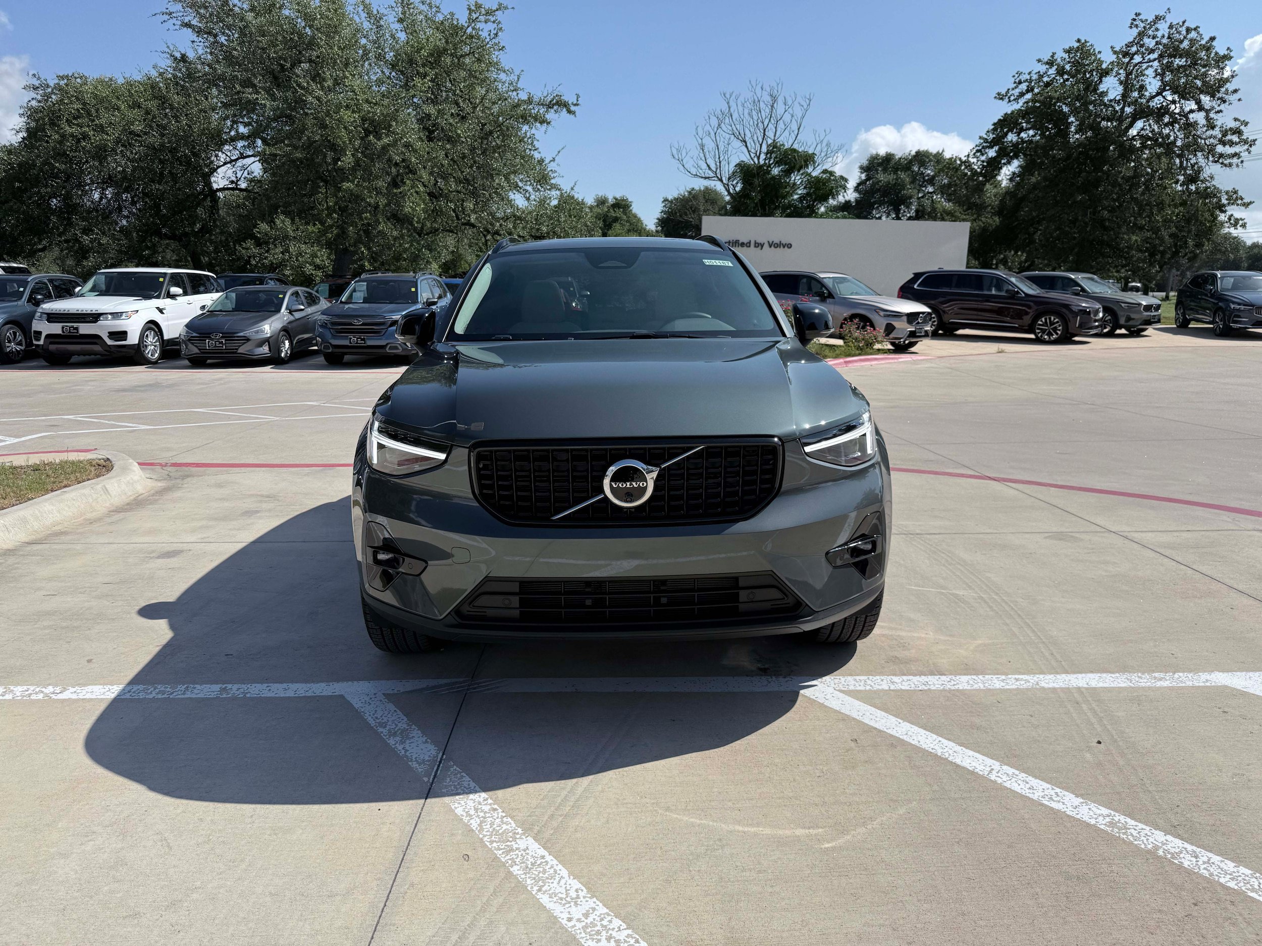 New 2026 Volvo XC40 B4 Plus w/ Protection Package Premier FWD image 8