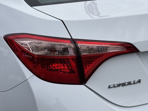 Used 2019 Toyota Corolla LE w/ Carpet Mat Package (TMS) FWD image 10