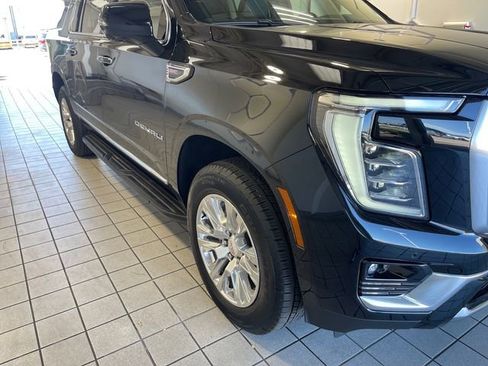 Used 2025 GMC Yukon XL Denali AWD/4WD image 21