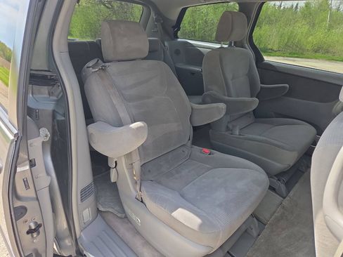 Used 2005 Toyota Sienna LE FWD image 16