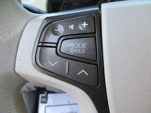 Used 2011 Toyota Sienna LE w/ Towing Pkg FWD image 19