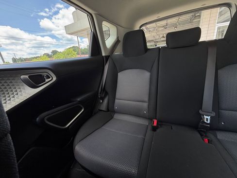 Used 2025 Kia Soul LX w/ LX Technology Package FWD image 37