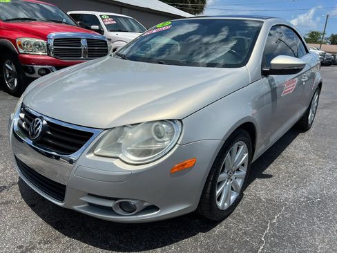 Used 2010 Volkswagen Eos Komfort FWD image 2