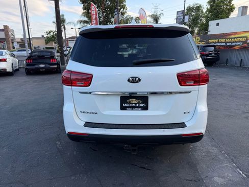 Used 2019 Kia Sedona EX FWD image 8
