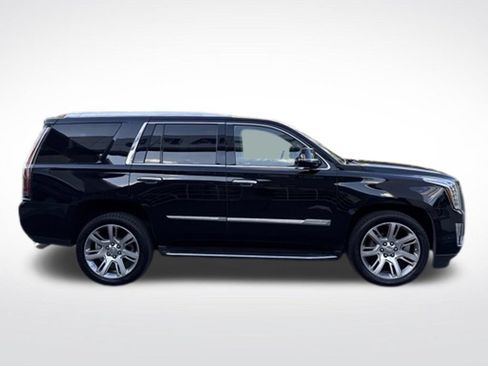 Used 2018 Cadillac Escalade Luxury AWD/4WD image 5