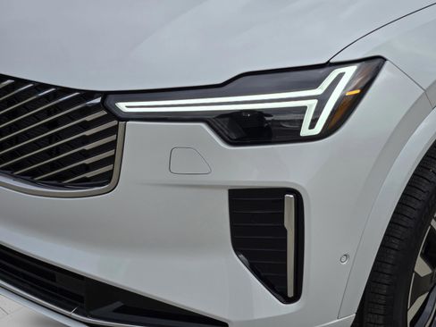 Used 2026 Volvo XC90 B5 Plus w/ Protection Package Premier image 33