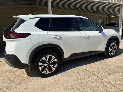 Used 2022 Nissan Rogue SV image 5