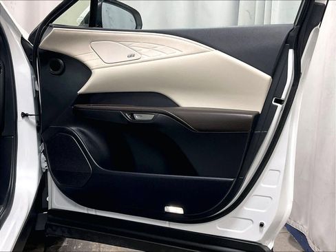 Used 2025 Lexus RX 450h Luxury w/ Convenience Package image 12