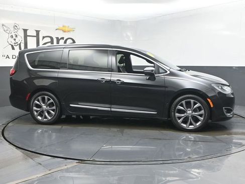 Used 2019 Chrysler Pacifica Limited w/ Advanced Safetytec Group image 47