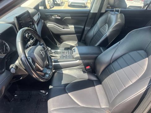 Used 2022 Toyota Highlander XLE AWD/4WD image 26