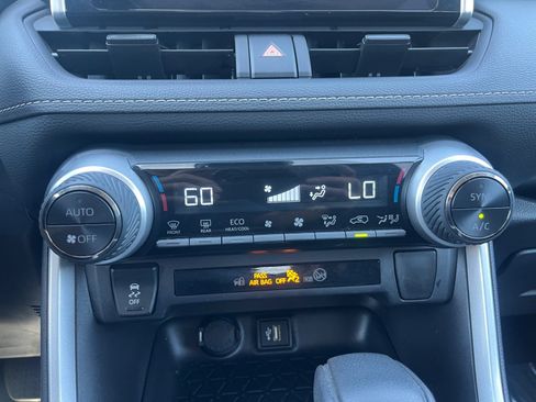 Used 2025 Toyota RAV4 LE AWD/4WD image 18