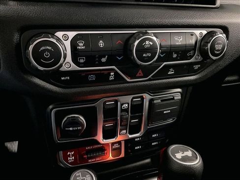 Used 2024 Jeep Wrangler Unlimited AWD/4WD image 25