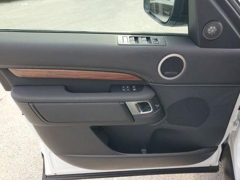 Used 2024 Land Rover Discovery Dynamic SE image 21