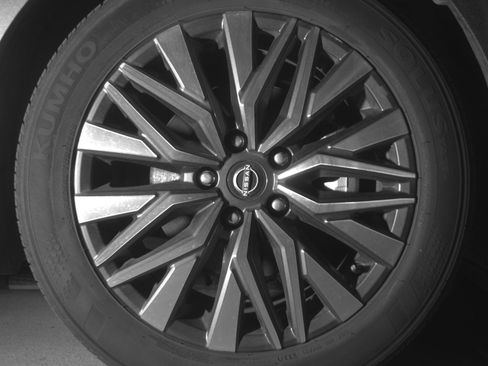 Used 2025 Nissan Altima 2.5 SV image 13