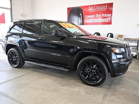 Used 2018 Jeep Grand Cherokee Altitude AWD/4WD image 4