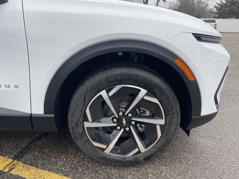 New 2026 Chevrolet Equinox EV LT FWD image 32