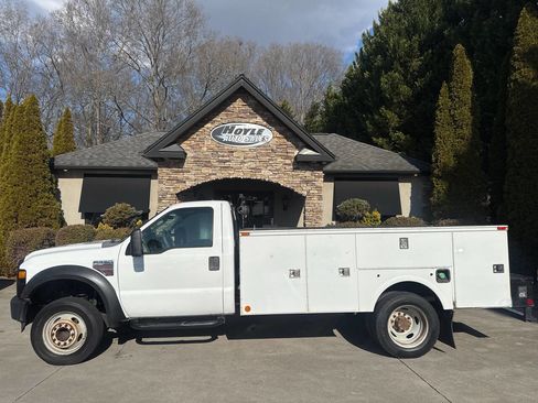 Used 2009 Ford F550 2WD Regular Cab Super Duty image 1